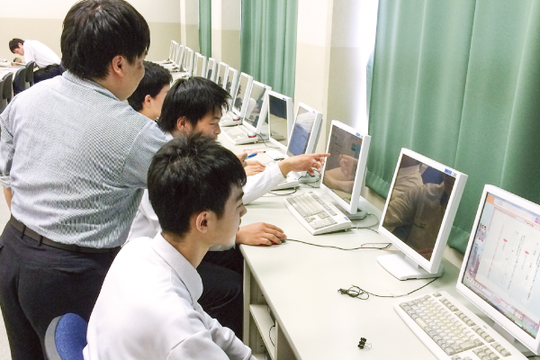 神戸村野工業高等学校は学力向上をめざした学習合宿などの補習体制も充実